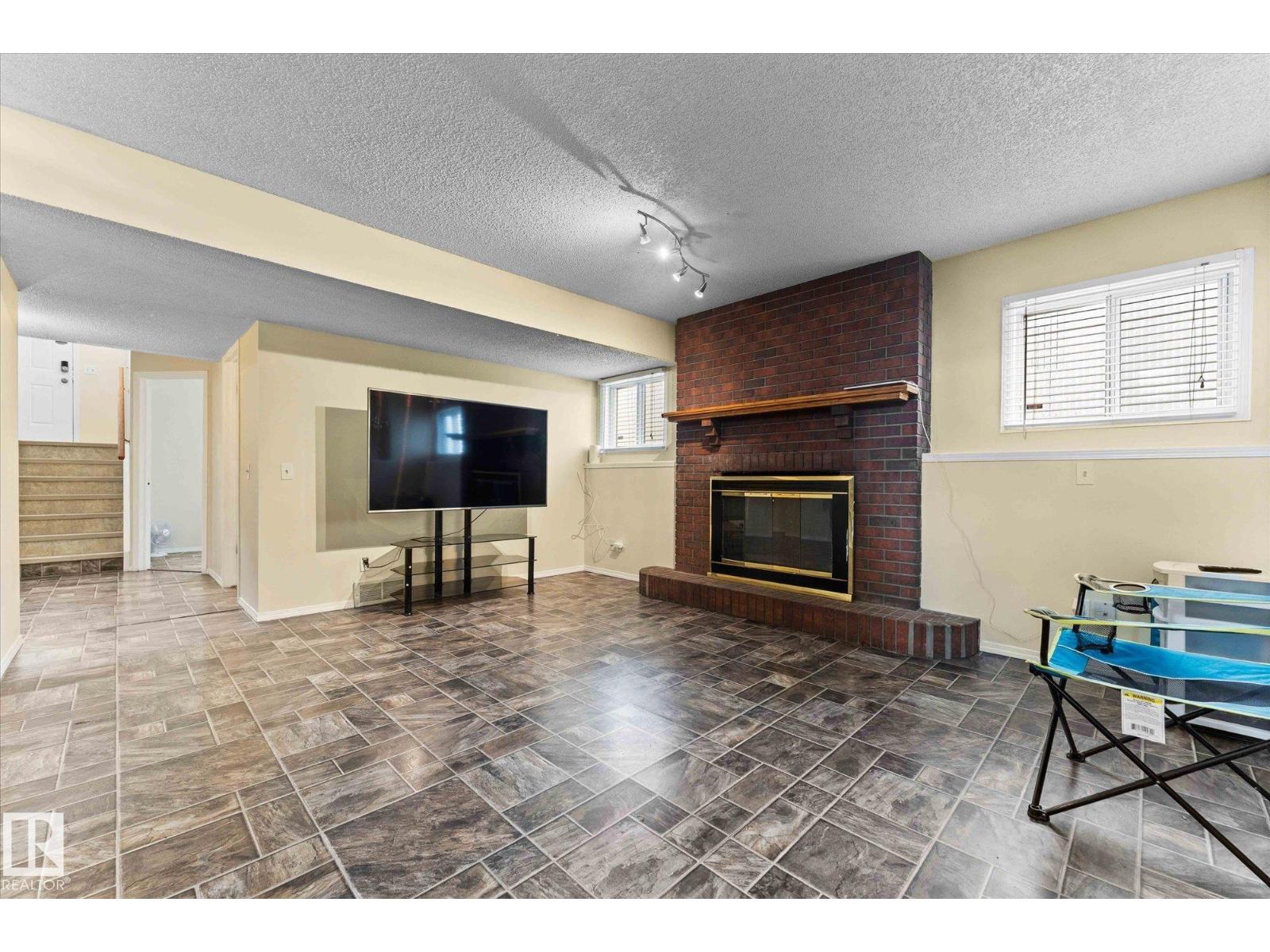 124 KLARVATTEN RD NW, Edmonton