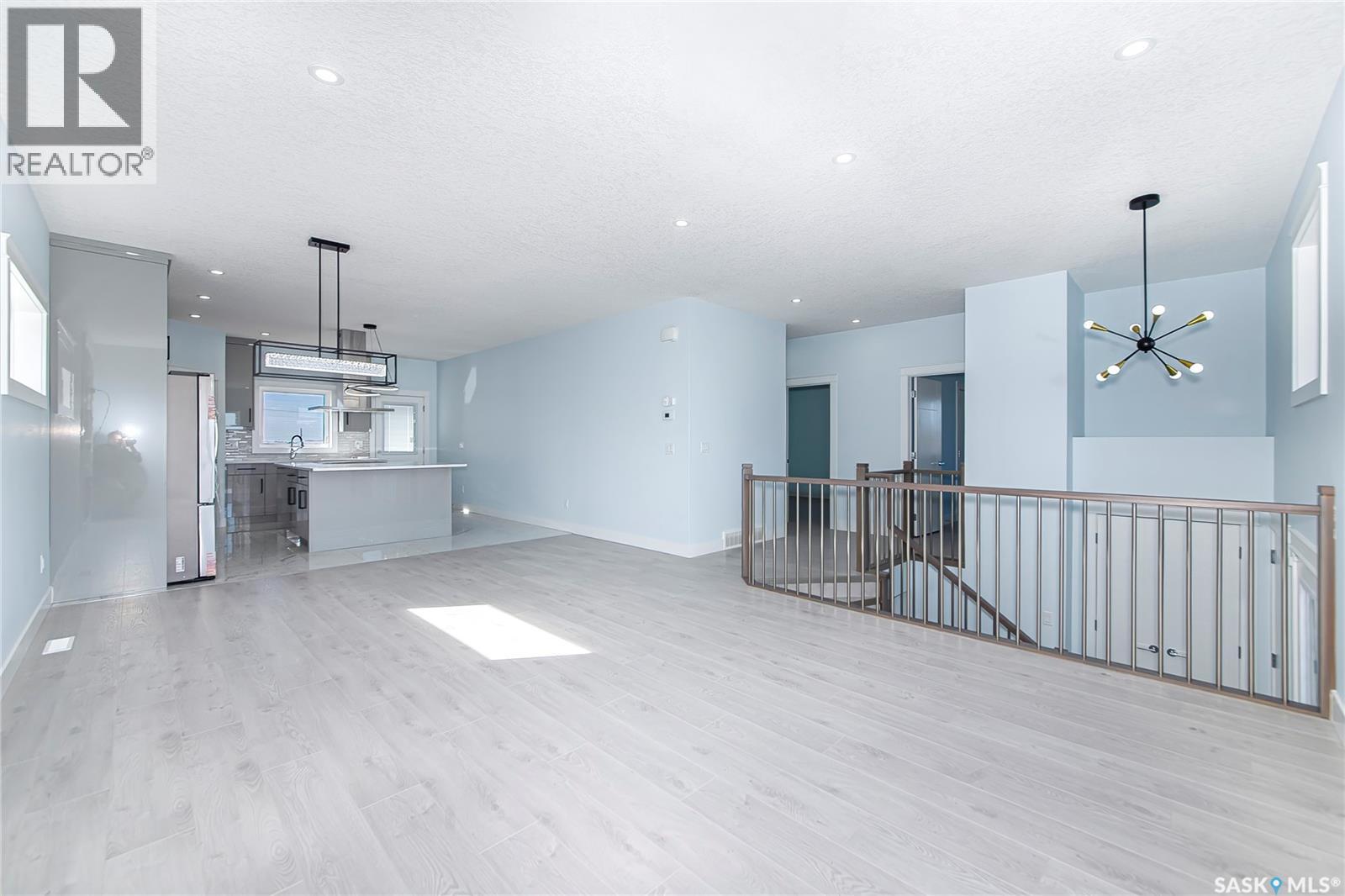 906 Bentley MANOR — photo 8