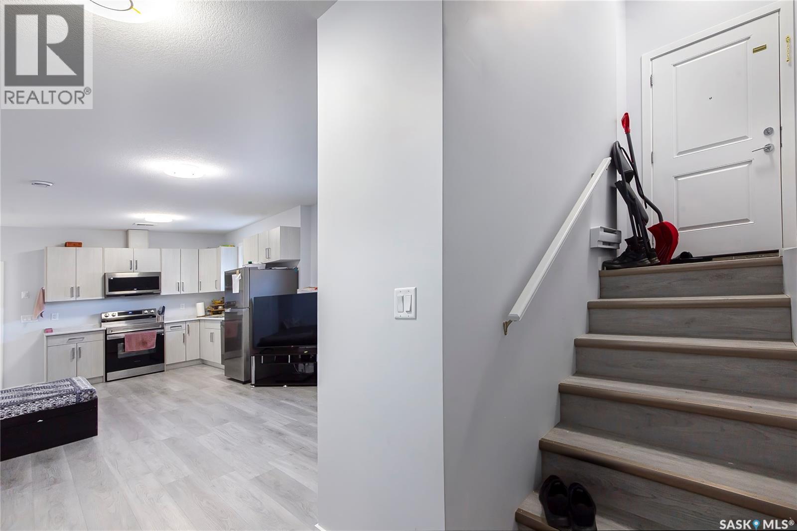 906 Bentley MANOR — photo 36