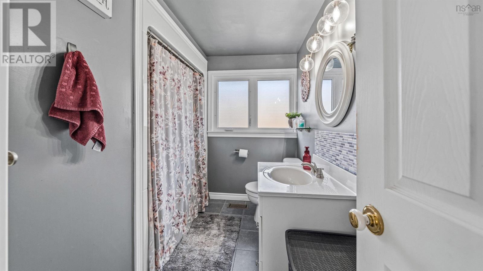 28 IRENE AVENUE - 20