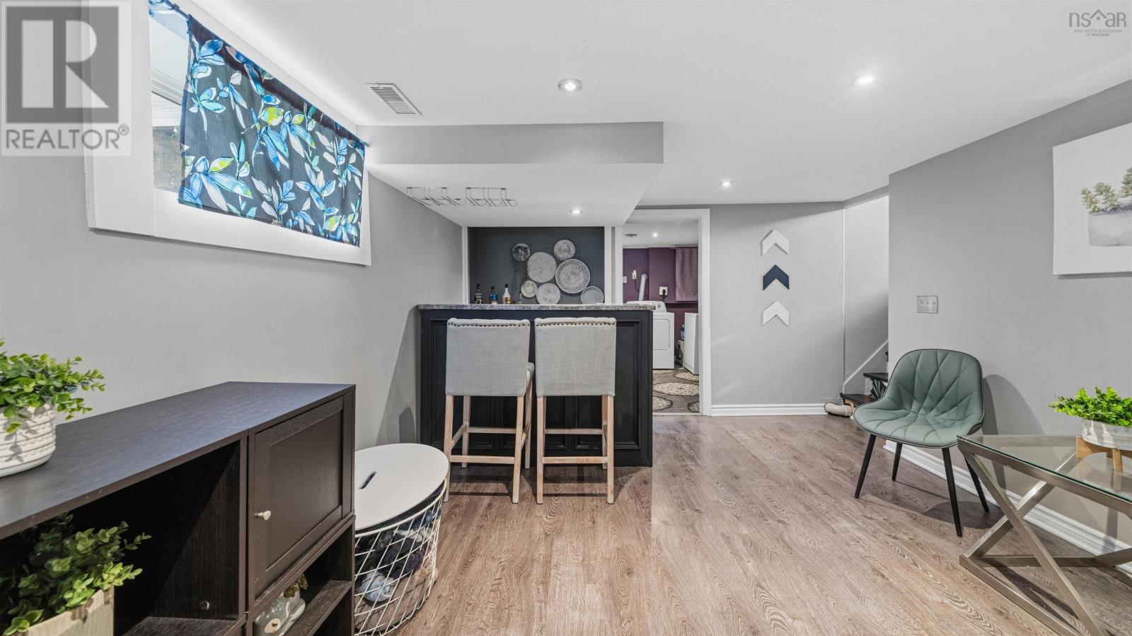 28 IRENE AVENUE - 32