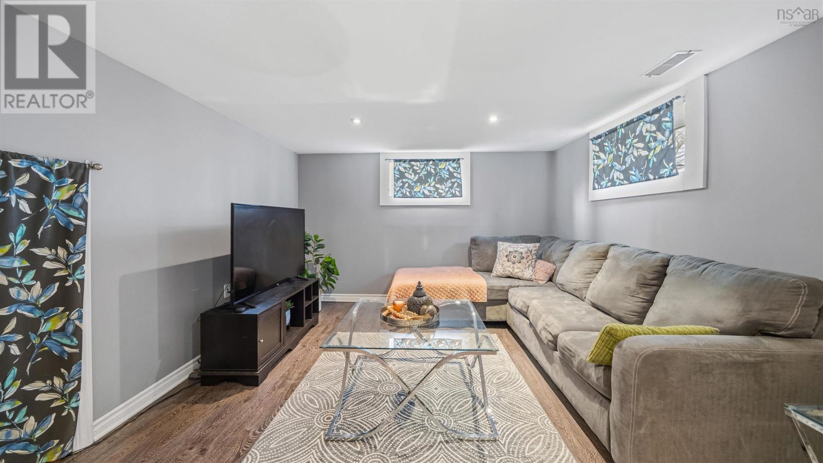 28 IRENE AVENUE - 30