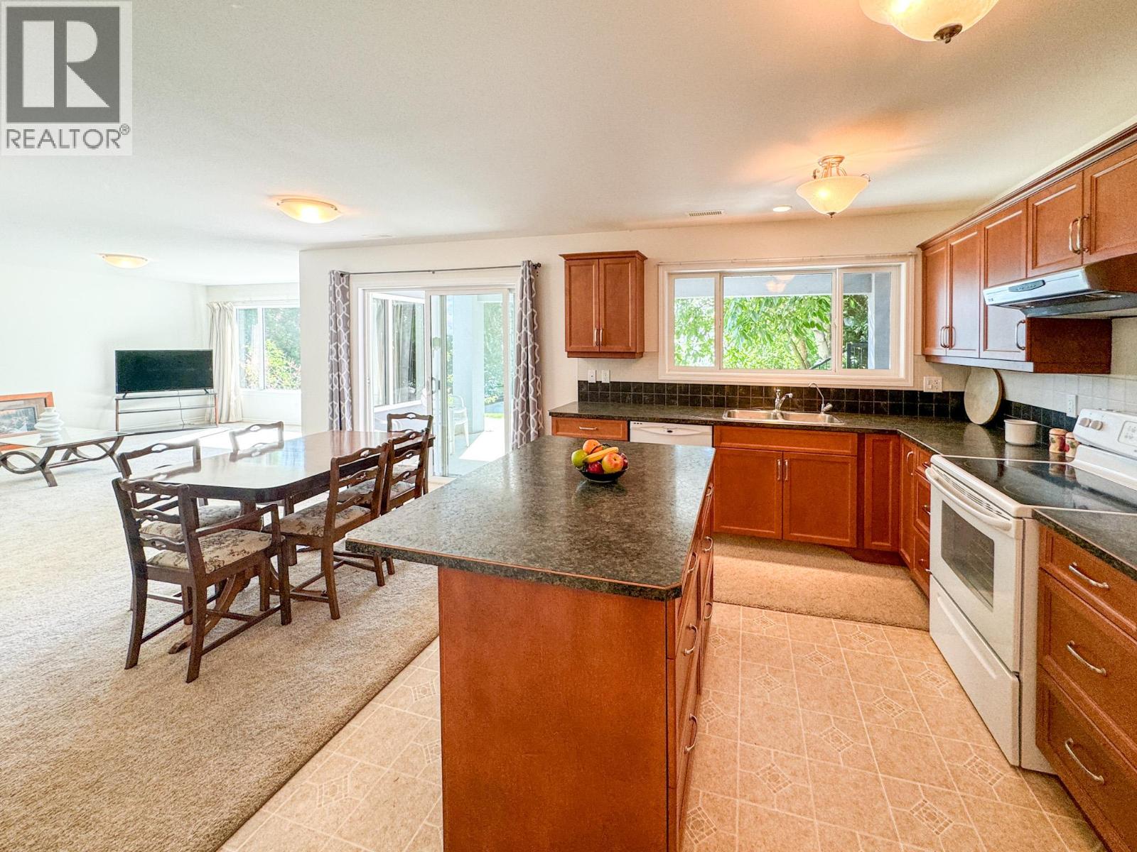 8503 Kingfisher Drive, Osoyoos