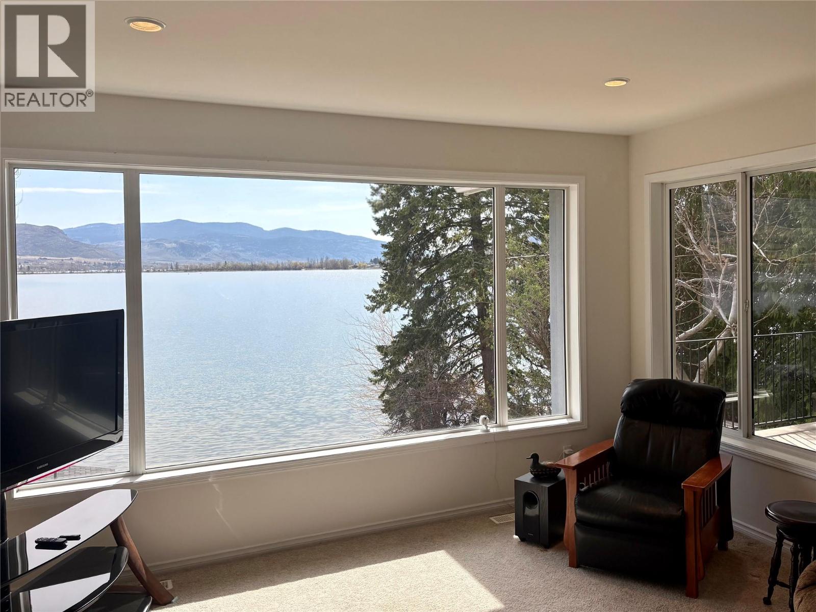 8503 Kingfisher Drive, Osoyoos