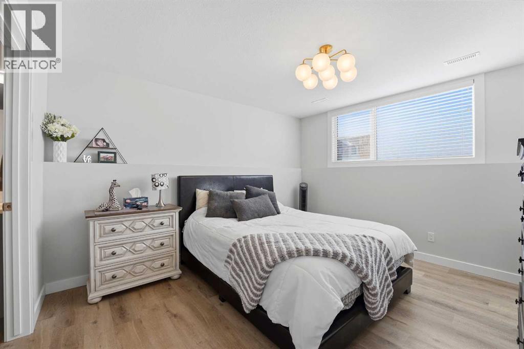 Single Family House Bi-level for Sale in  Evergreen Way Evergreen Red Deer 