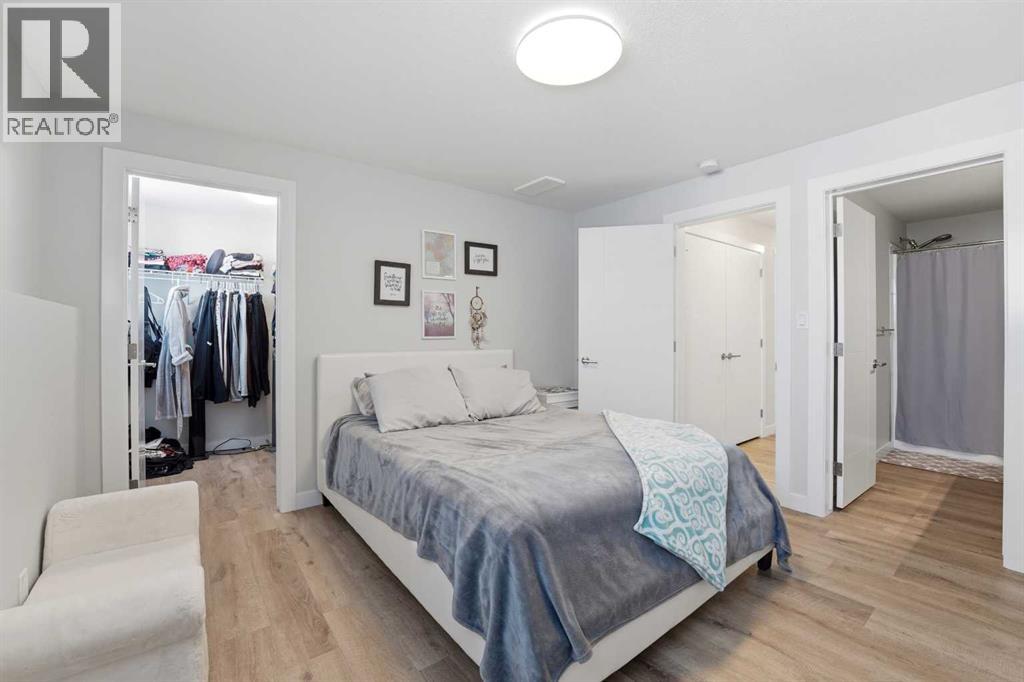 Single Family House Bi-level for Sale in  Evergreen Way Evergreen Red Deer 