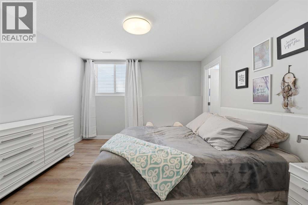 Single Family House Bi-level for Sale in  Evergreen Way Evergreen Red Deer 