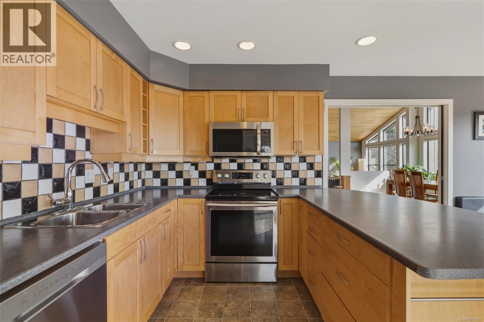 890 DENFORD CRES - 25