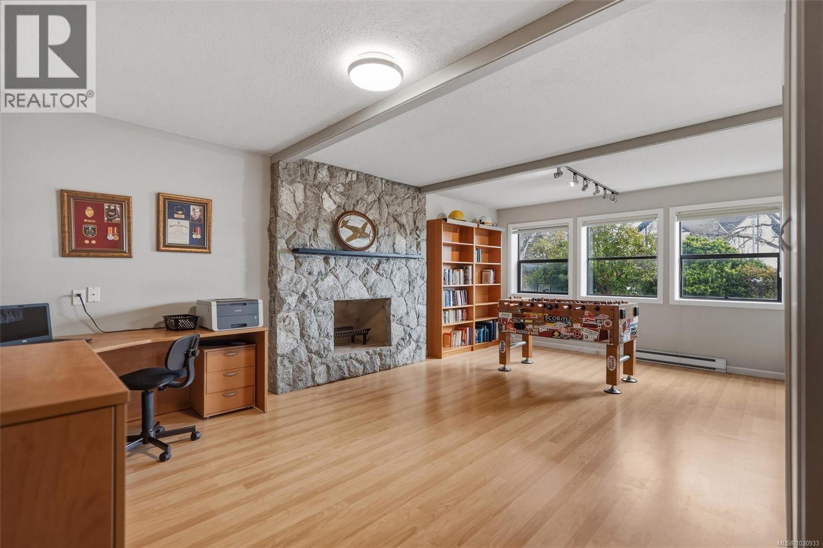 890 DENFORD CRES - 12