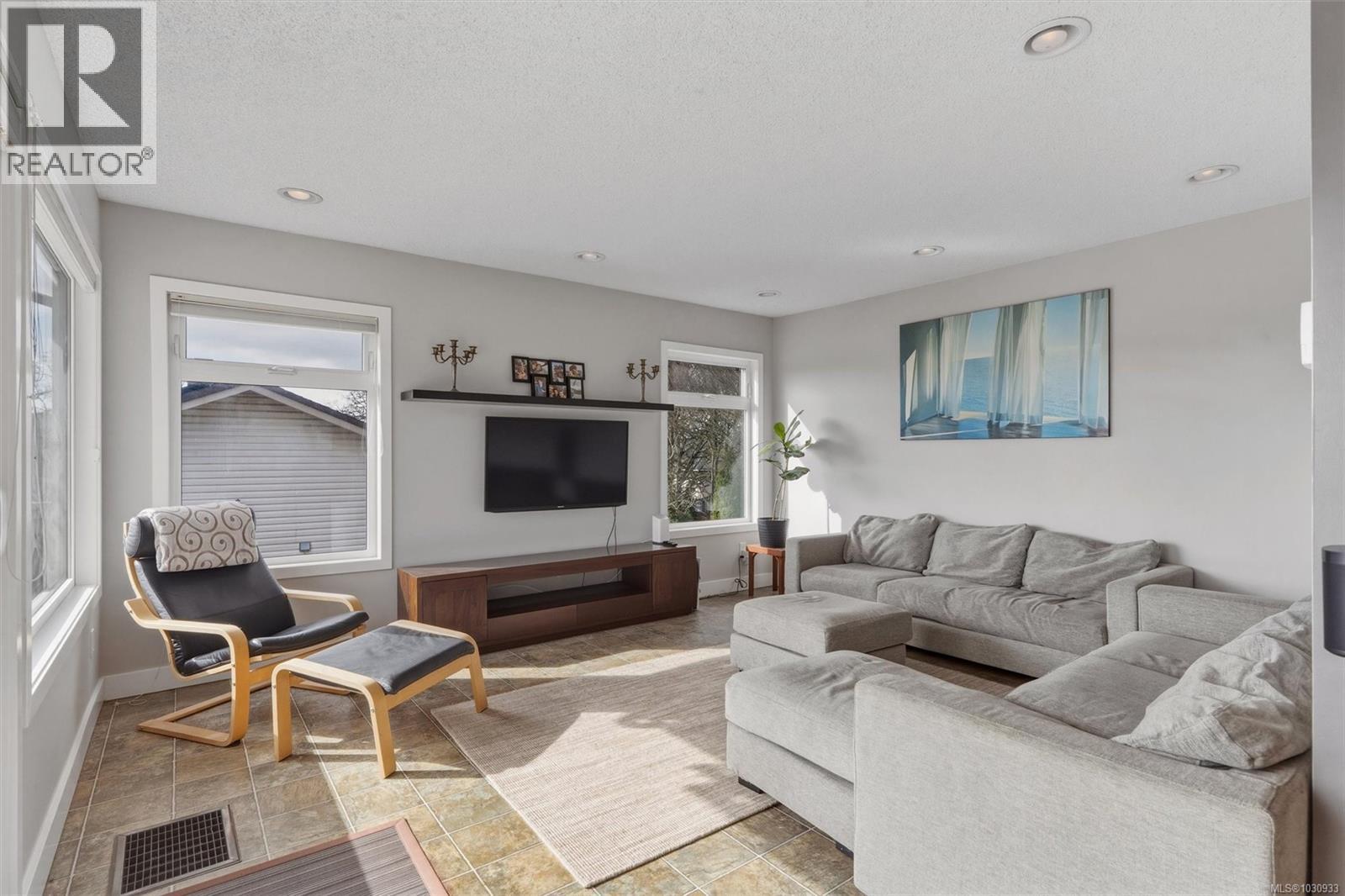 890 DENFORD CRES - 27