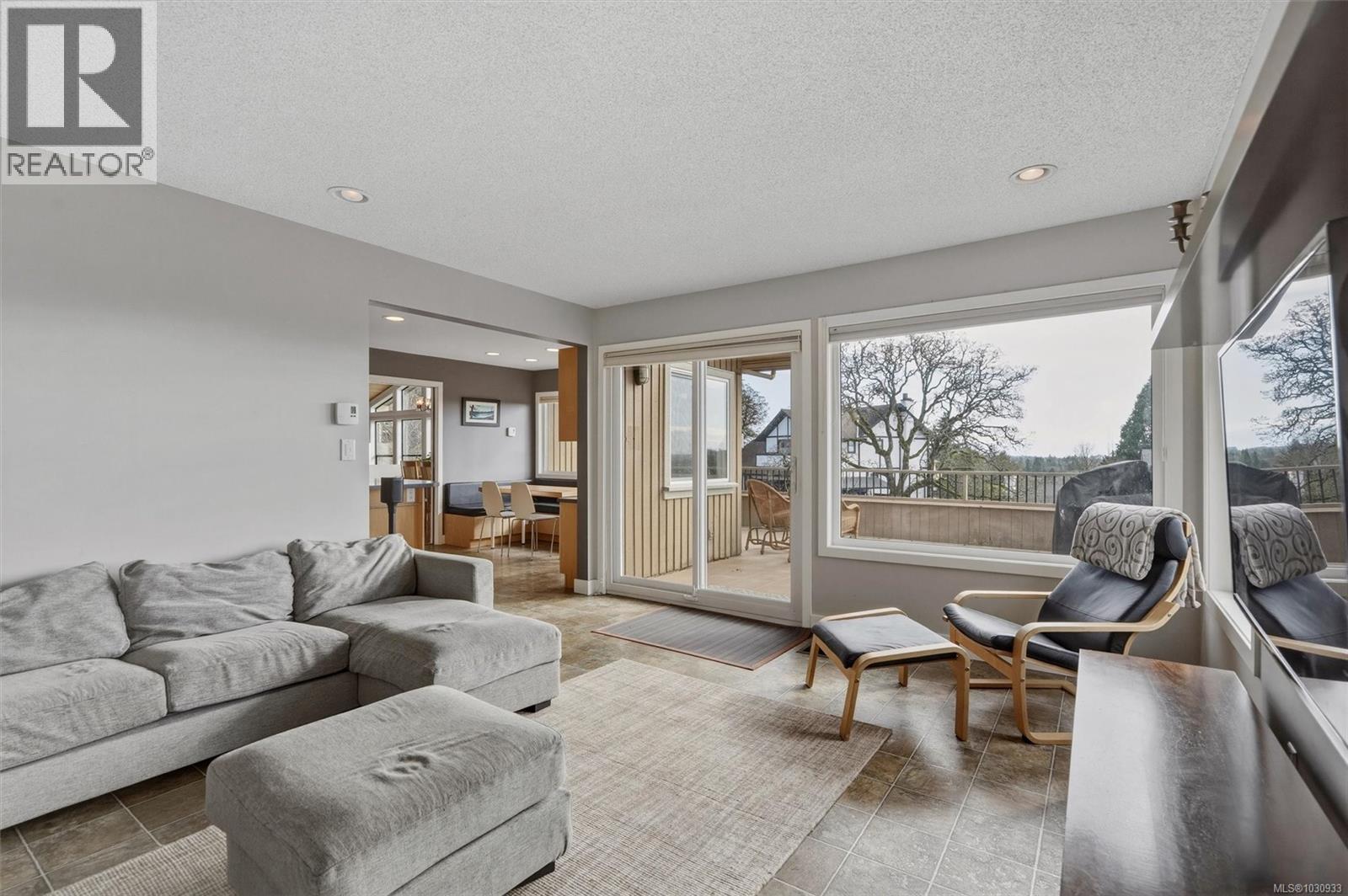 890 DENFORD CRES - 28