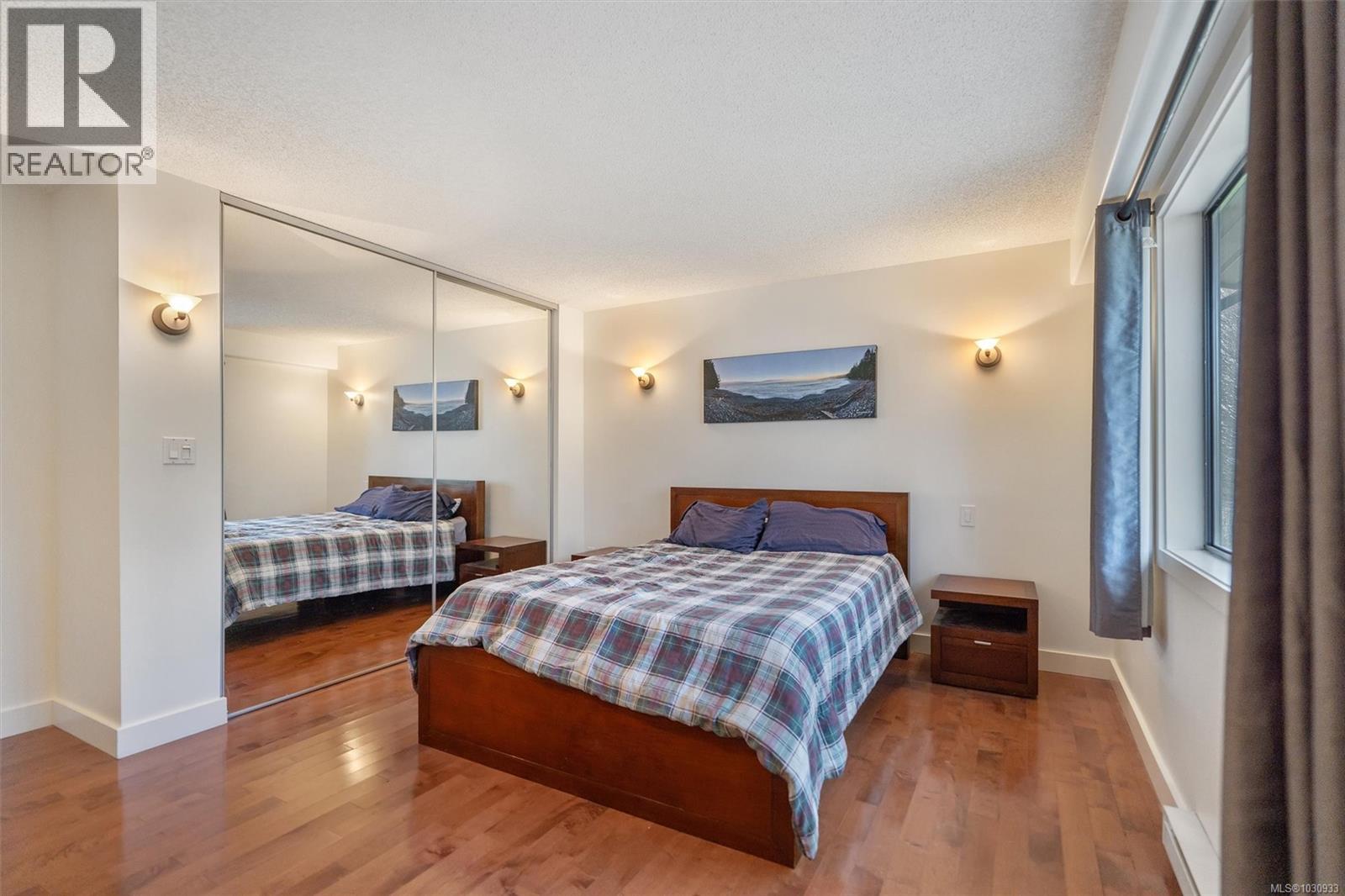 890 DENFORD CRES - 32