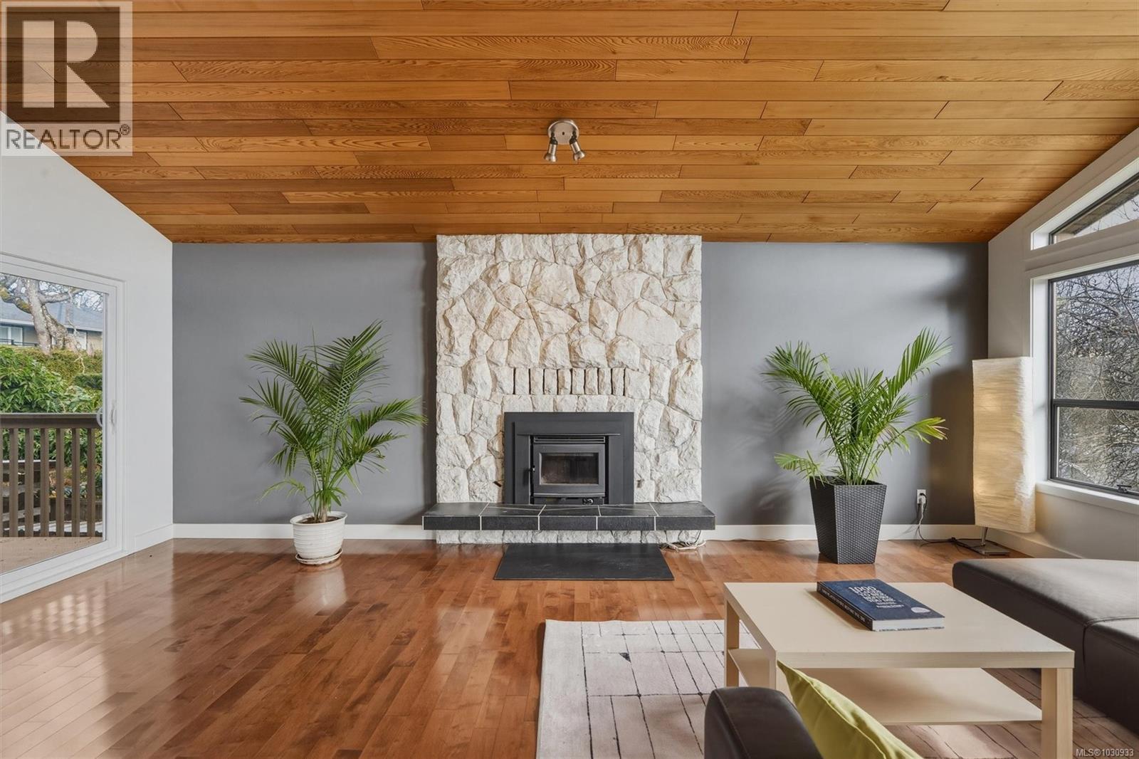 890 DENFORD CRES - 18