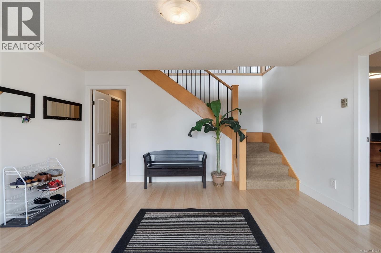 890 DENFORD CRES - 8