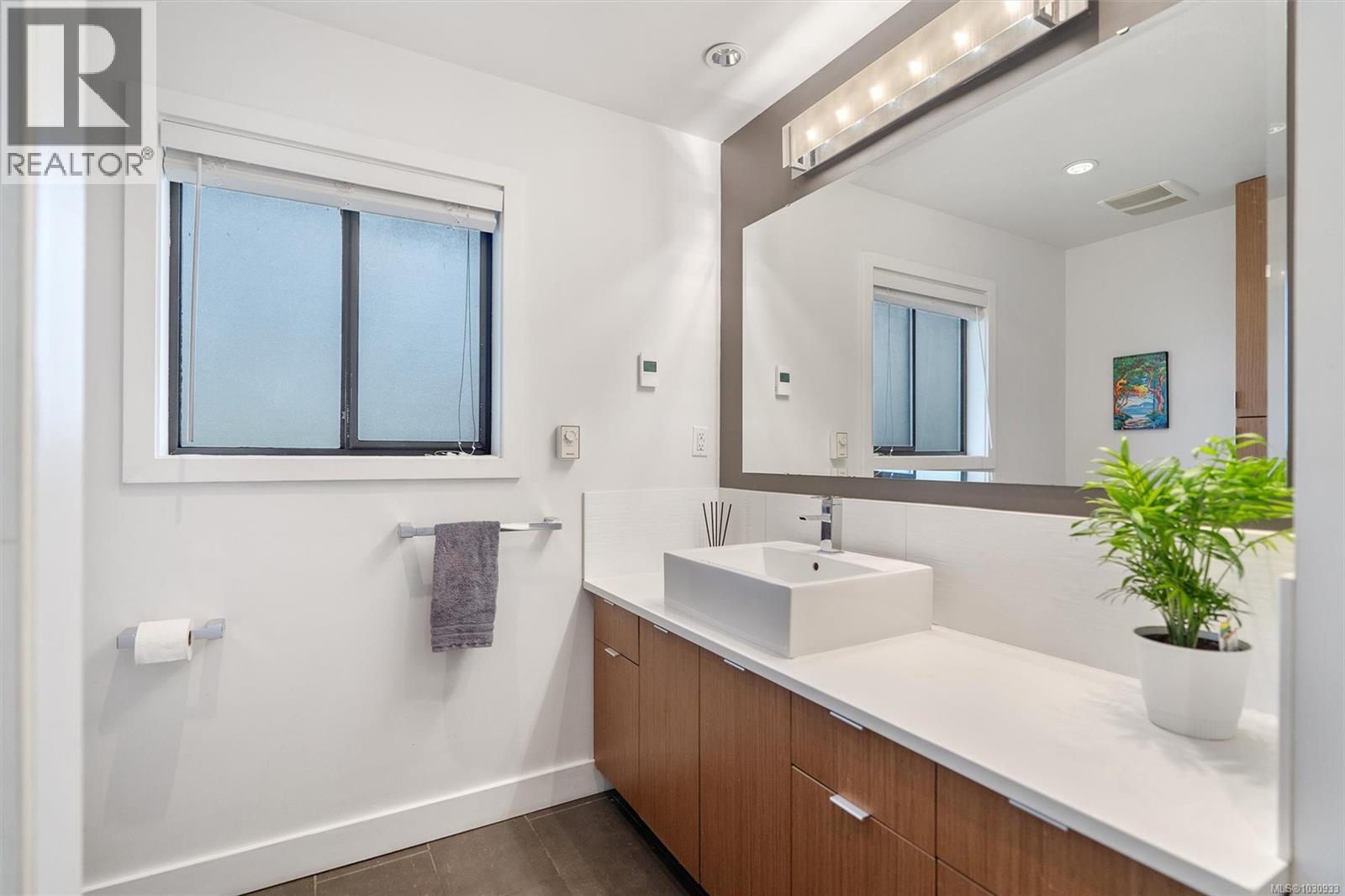 890 DENFORD CRES - 39