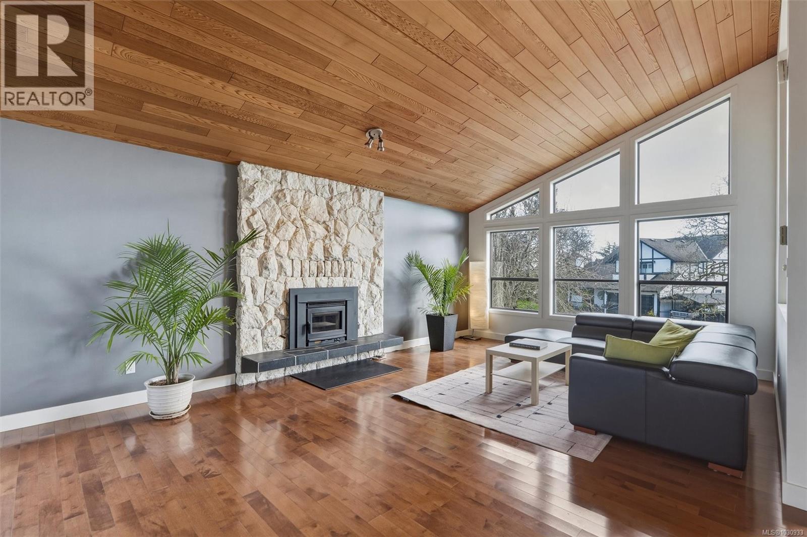 890 DENFORD CRES - 3