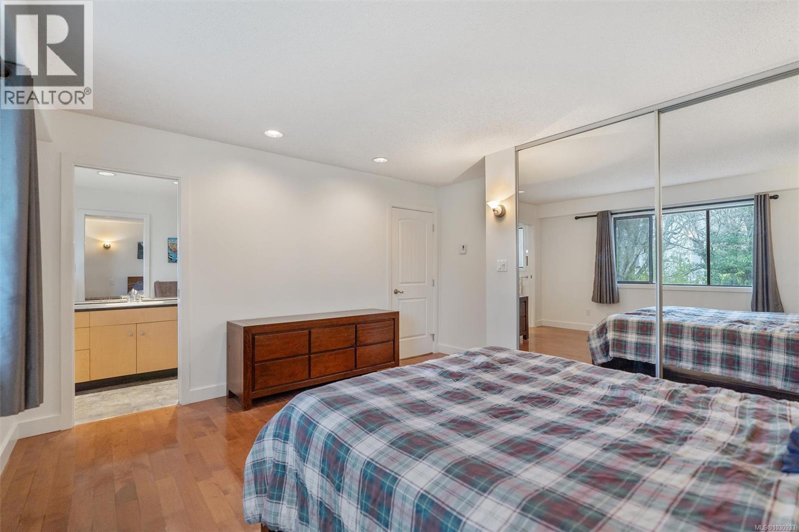 890 DENFORD CRES - 33