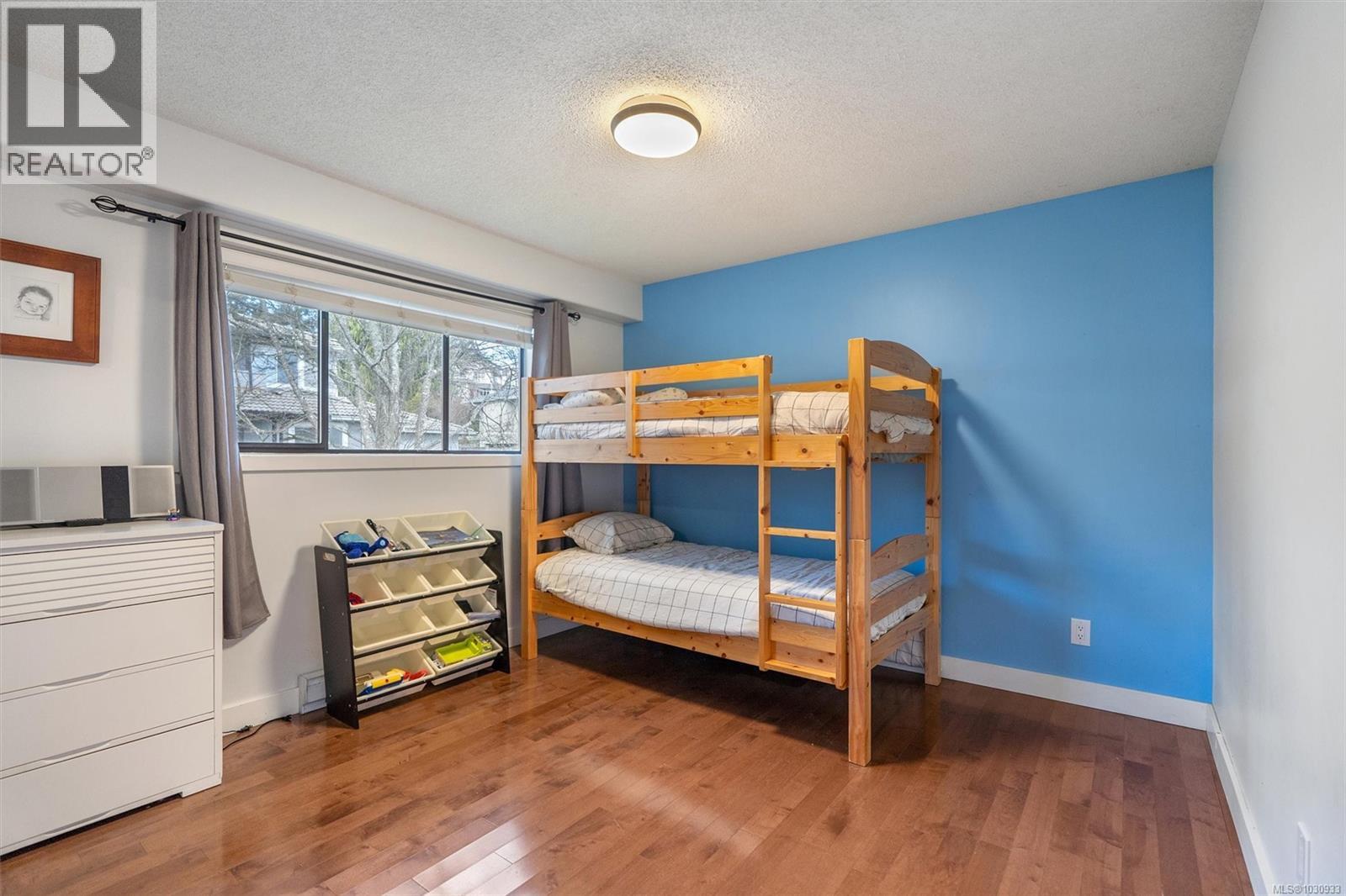 890 DENFORD CRES - 36