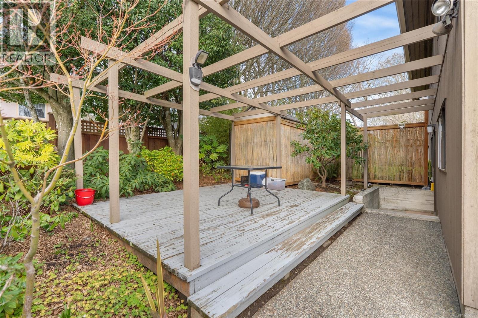 890 DENFORD CRES - 54