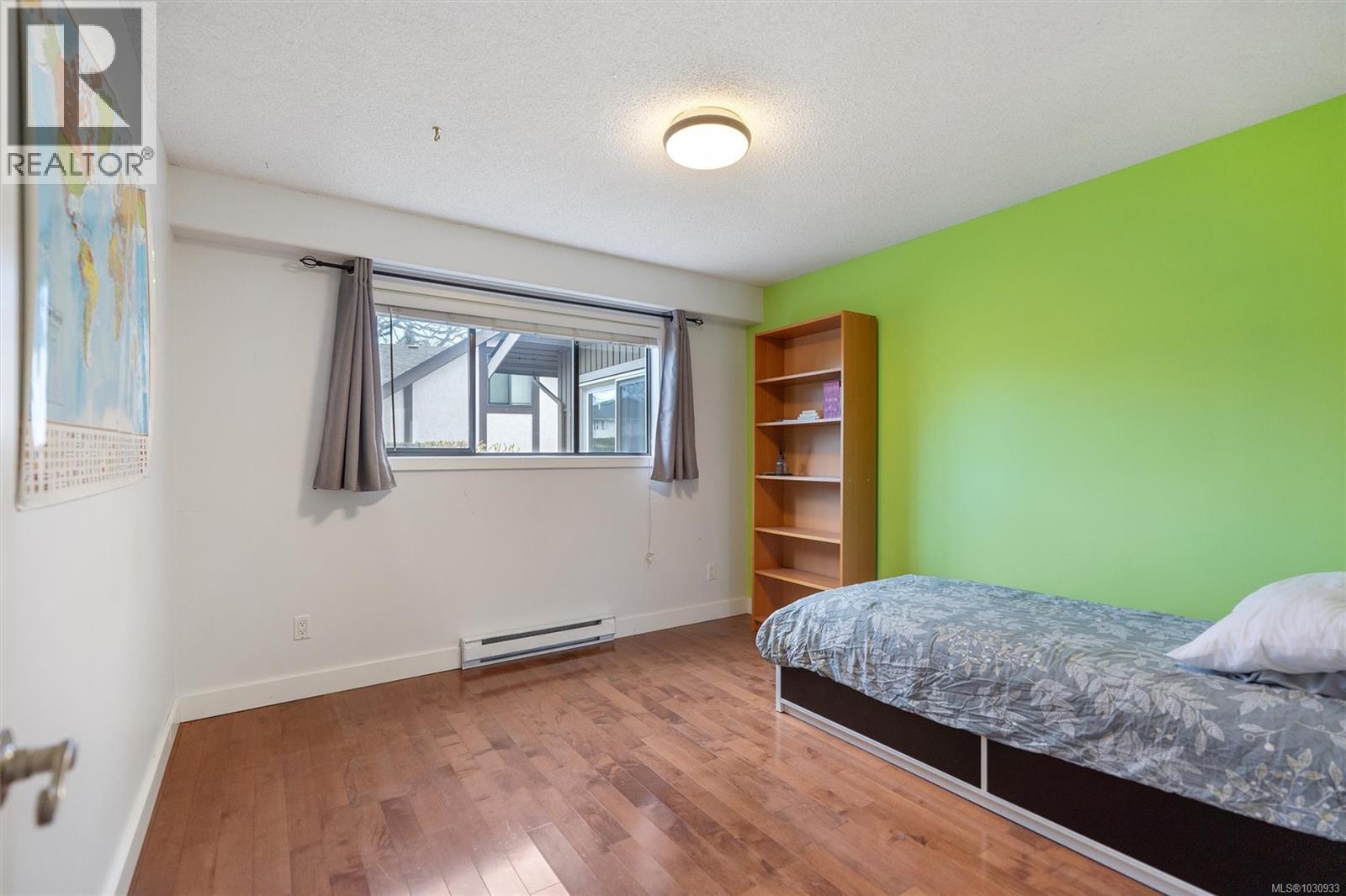 890 DENFORD CRES - 40