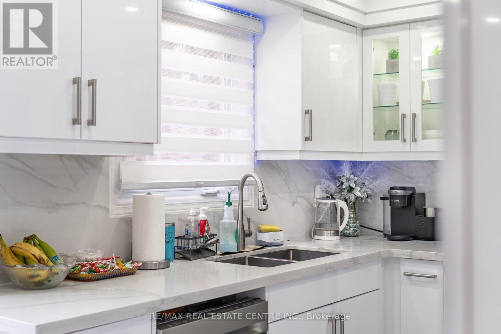98 CASSANDER CRESCENT - 23