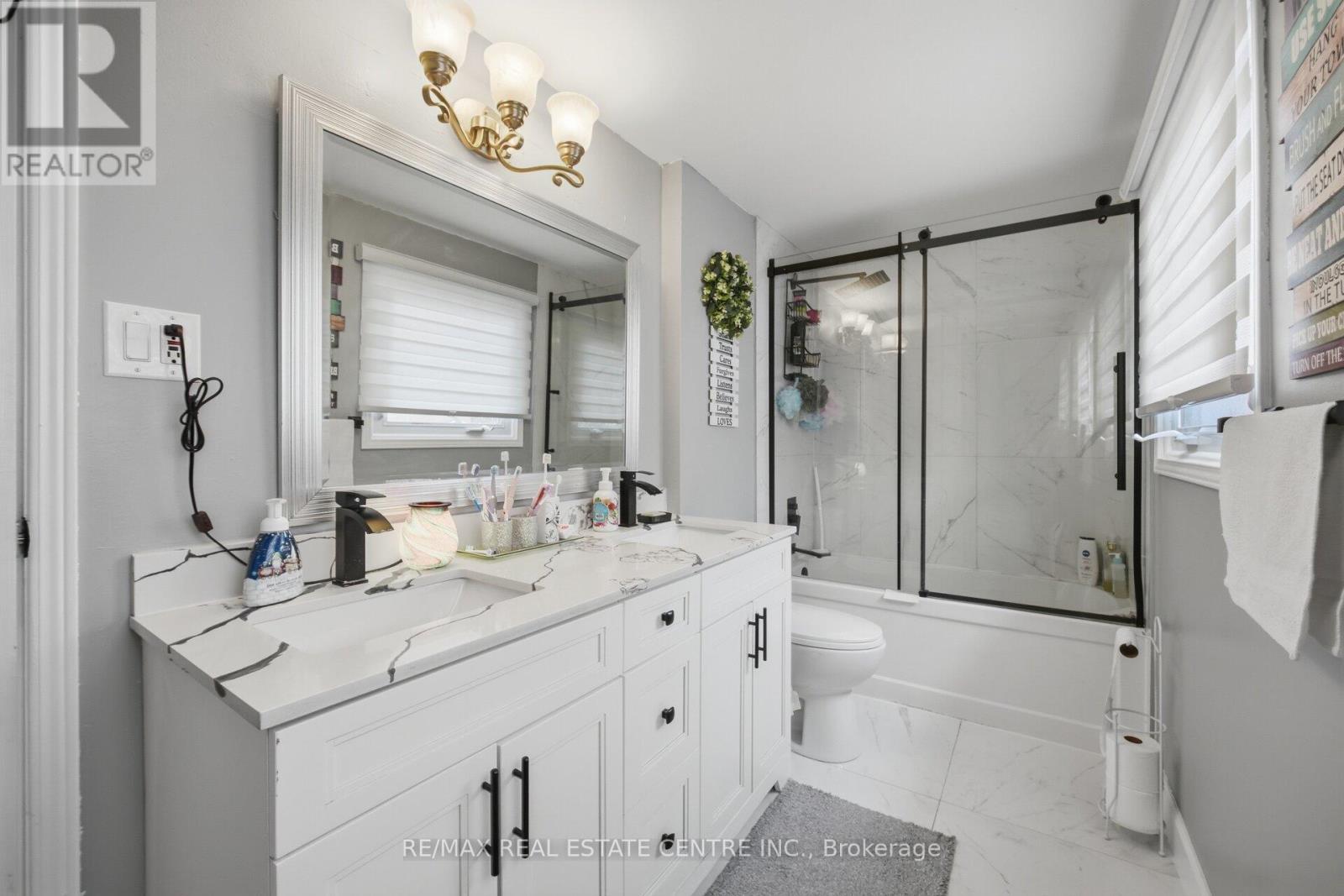 98 CASSANDER CRESCENT - 38