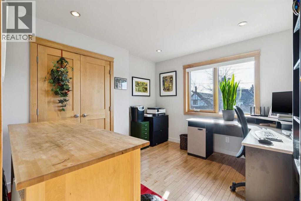 Single Family House for Sale in  Westmount Road NW West Hillhurst Calgary 