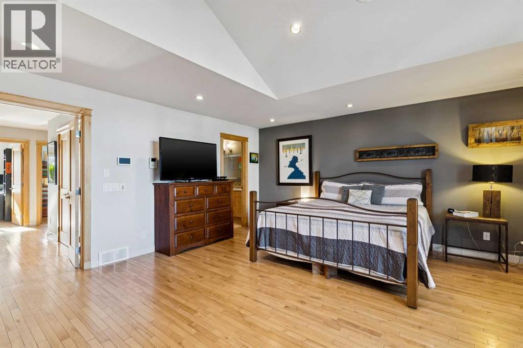 Single Family House for Sale in  Westmount Road NW West Hillhurst Calgary 