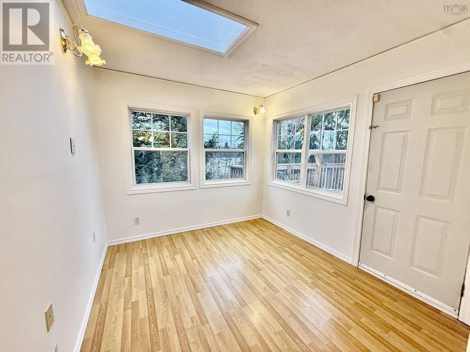 Property 6 of 28 of 16 Mathers Court