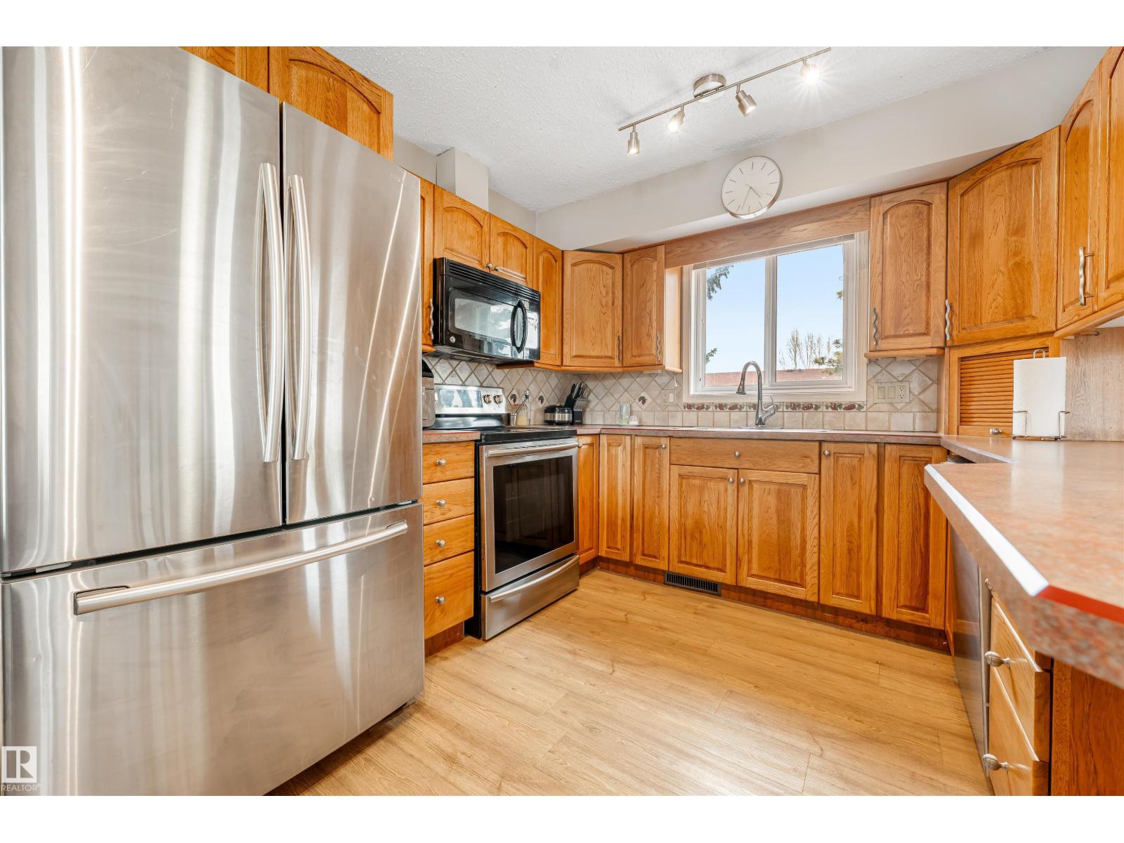 2437 89 ST NW, Edmonton