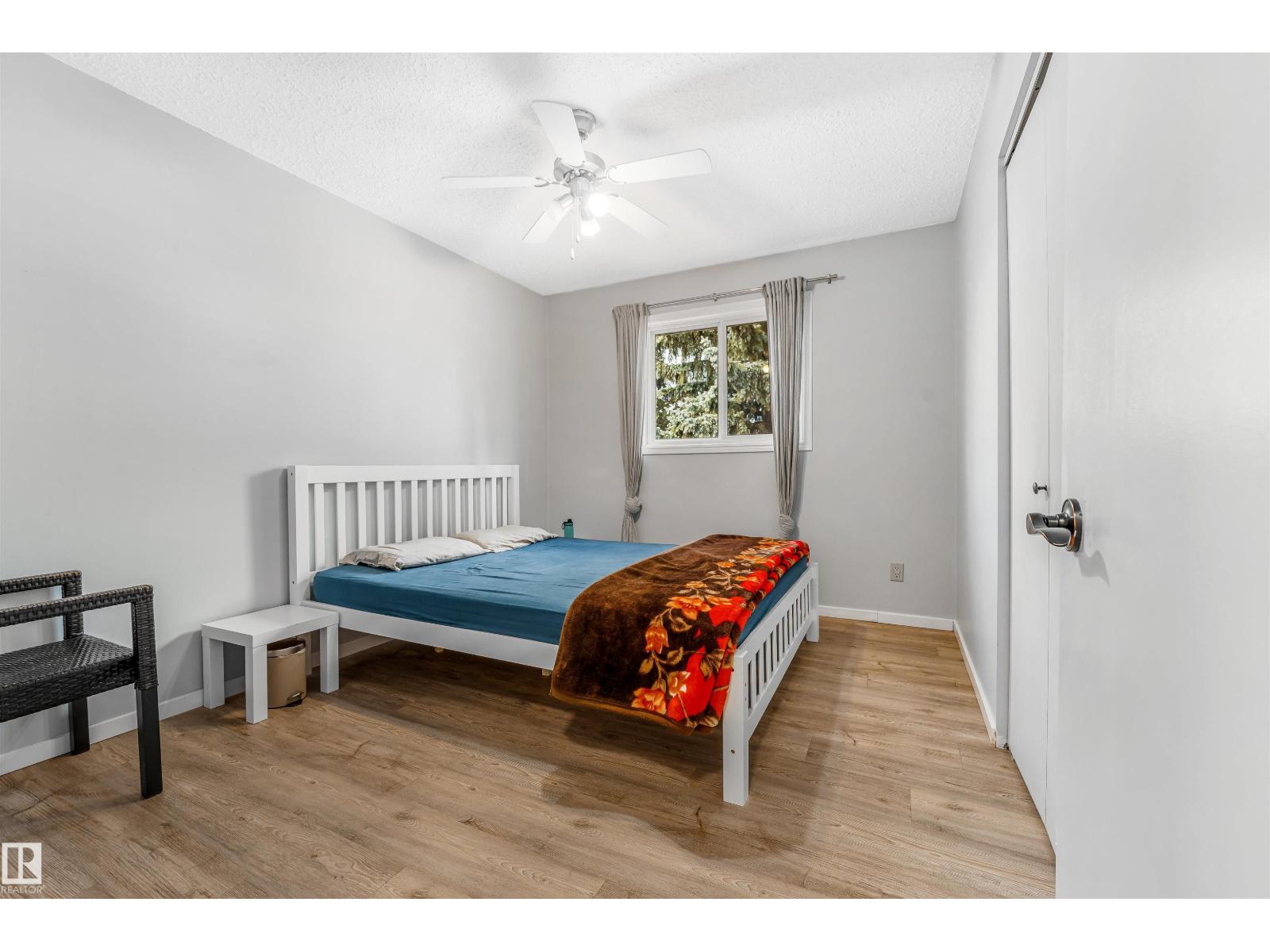 2437 89 ST NW, Edmonton