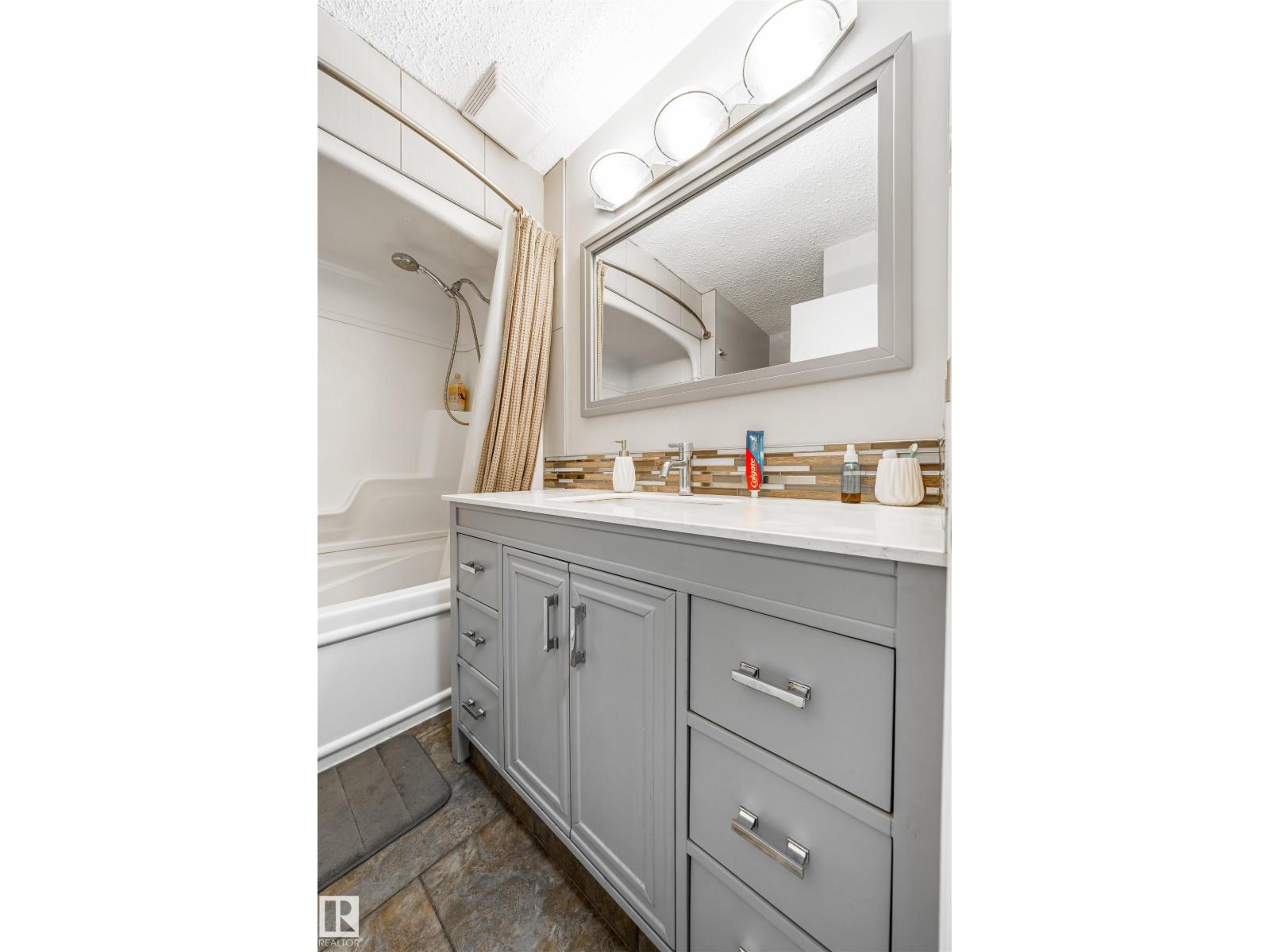 2437 89 ST NW, Edmonton