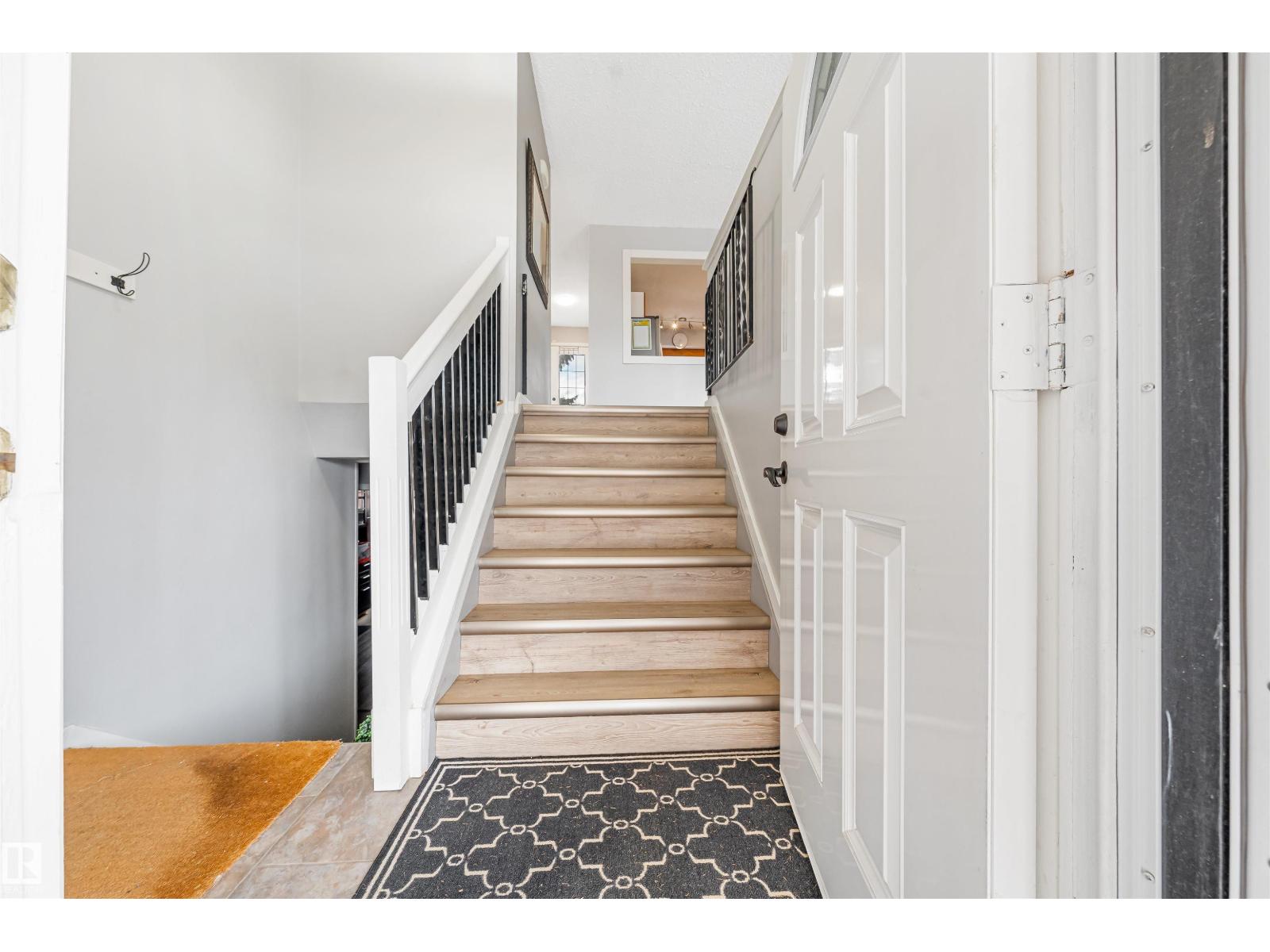 2437 89 ST NW, Edmonton