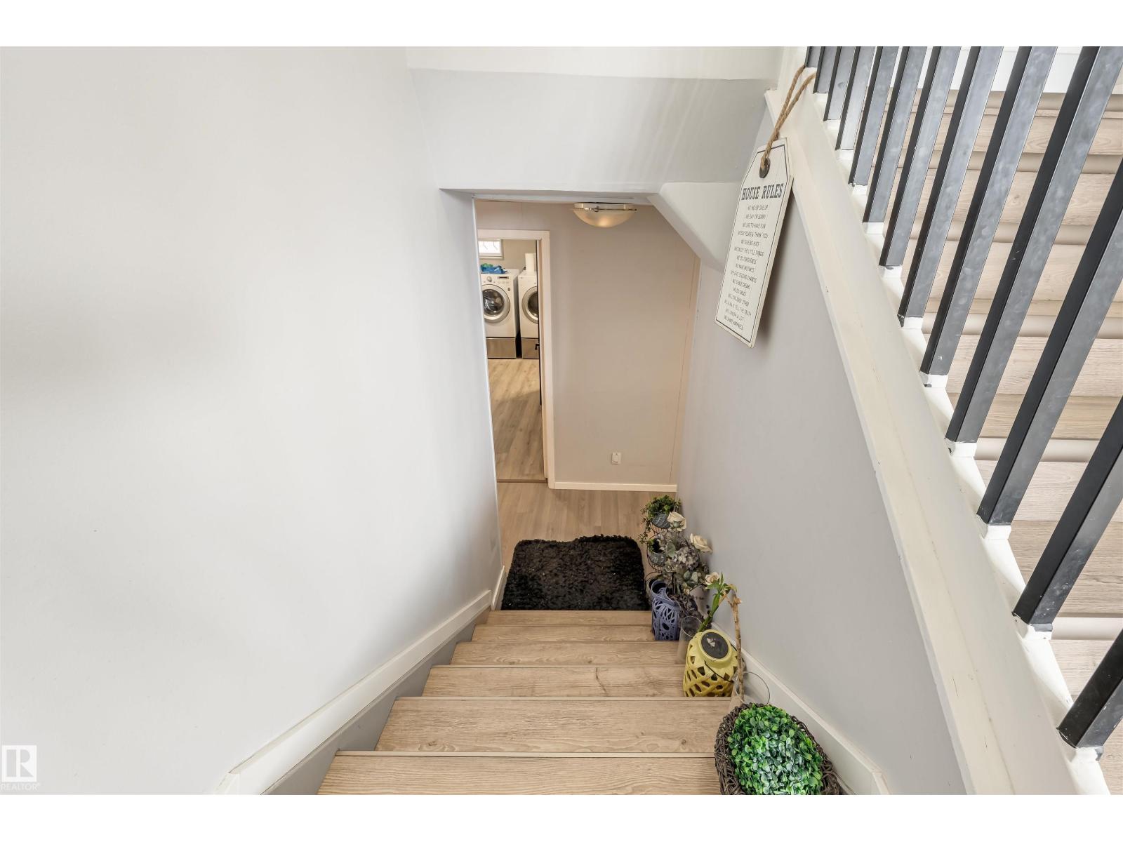 2437 89 ST NW, Edmonton