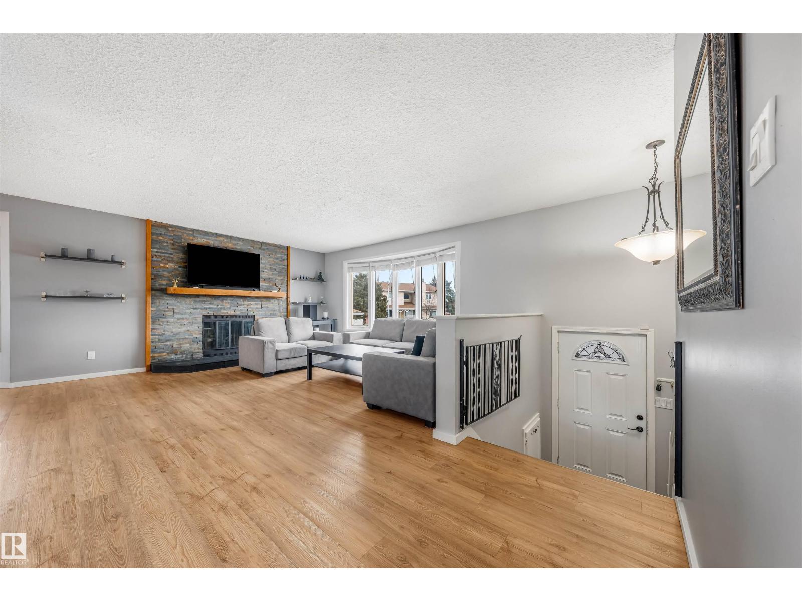 2437 89 ST NW, Edmonton