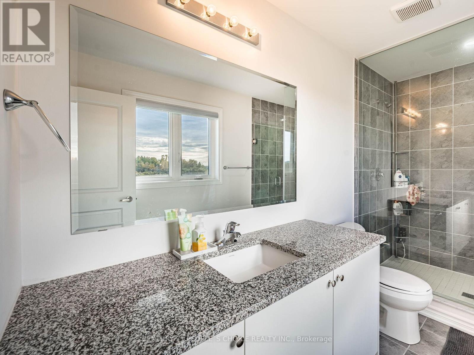 257 DUNCAN STREET - 23