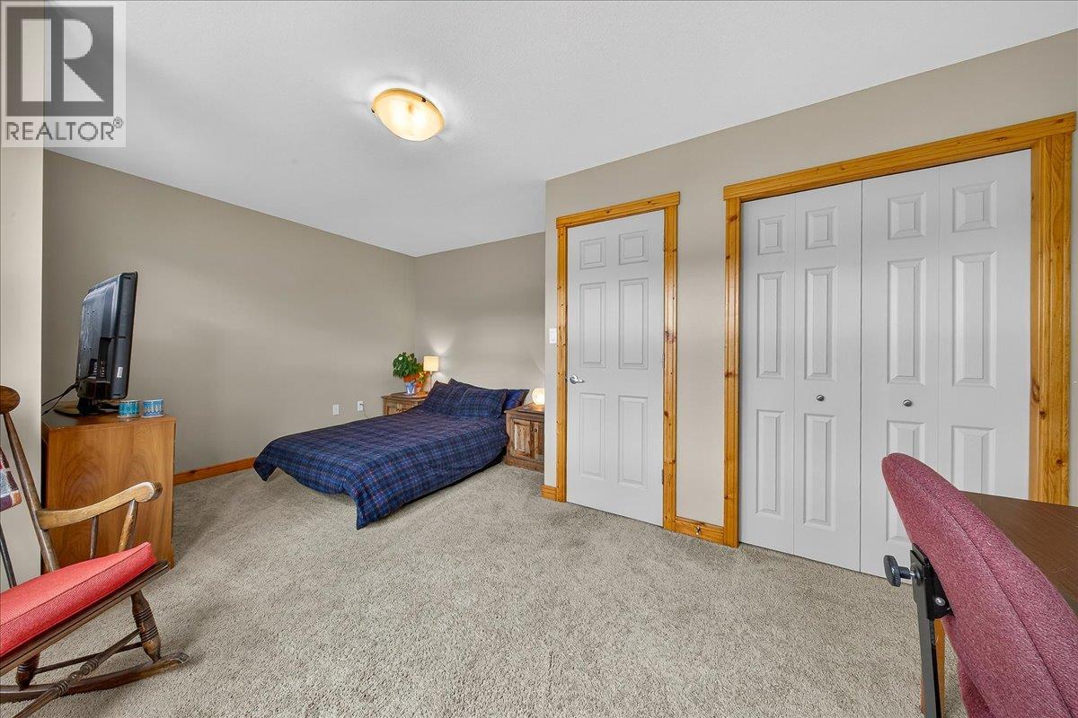  803 10th Avenue, Invermere