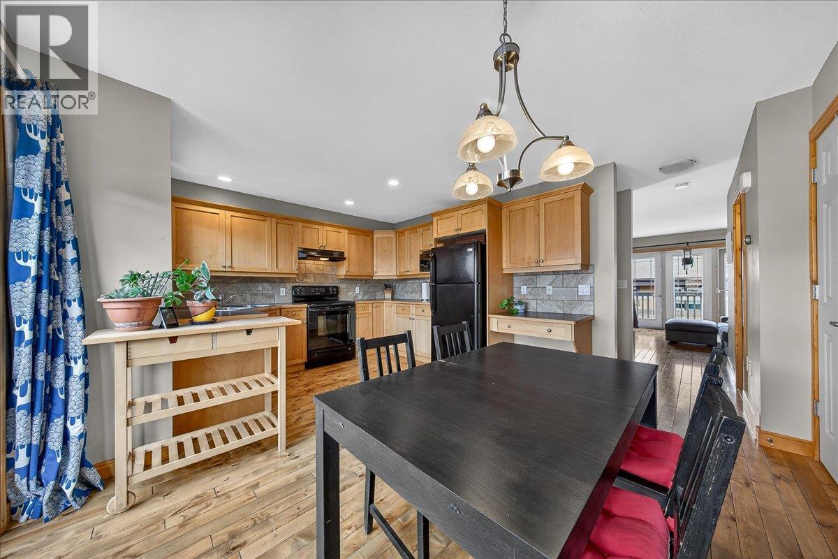  803 10th Avenue, Invermere