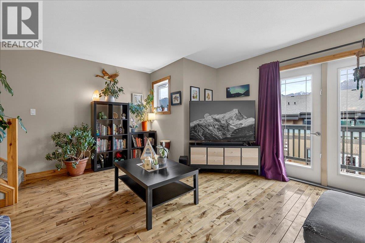  803 10th Avenue, Invermere