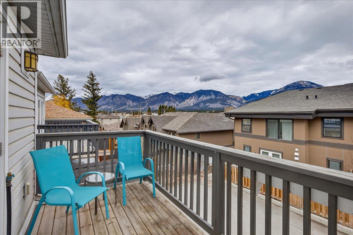  803 10th Avenue, Invermere
