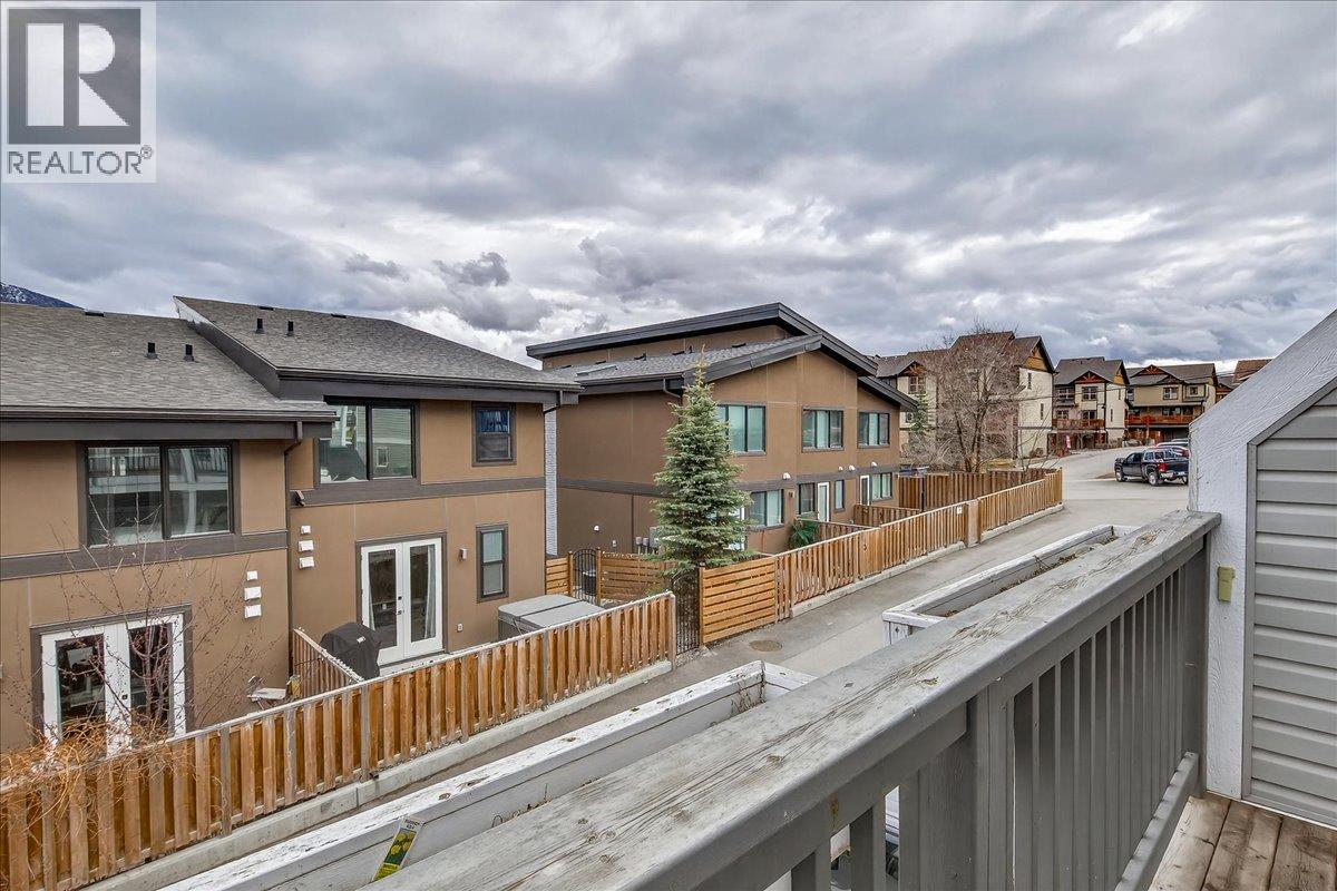  803 10th Avenue, Invermere