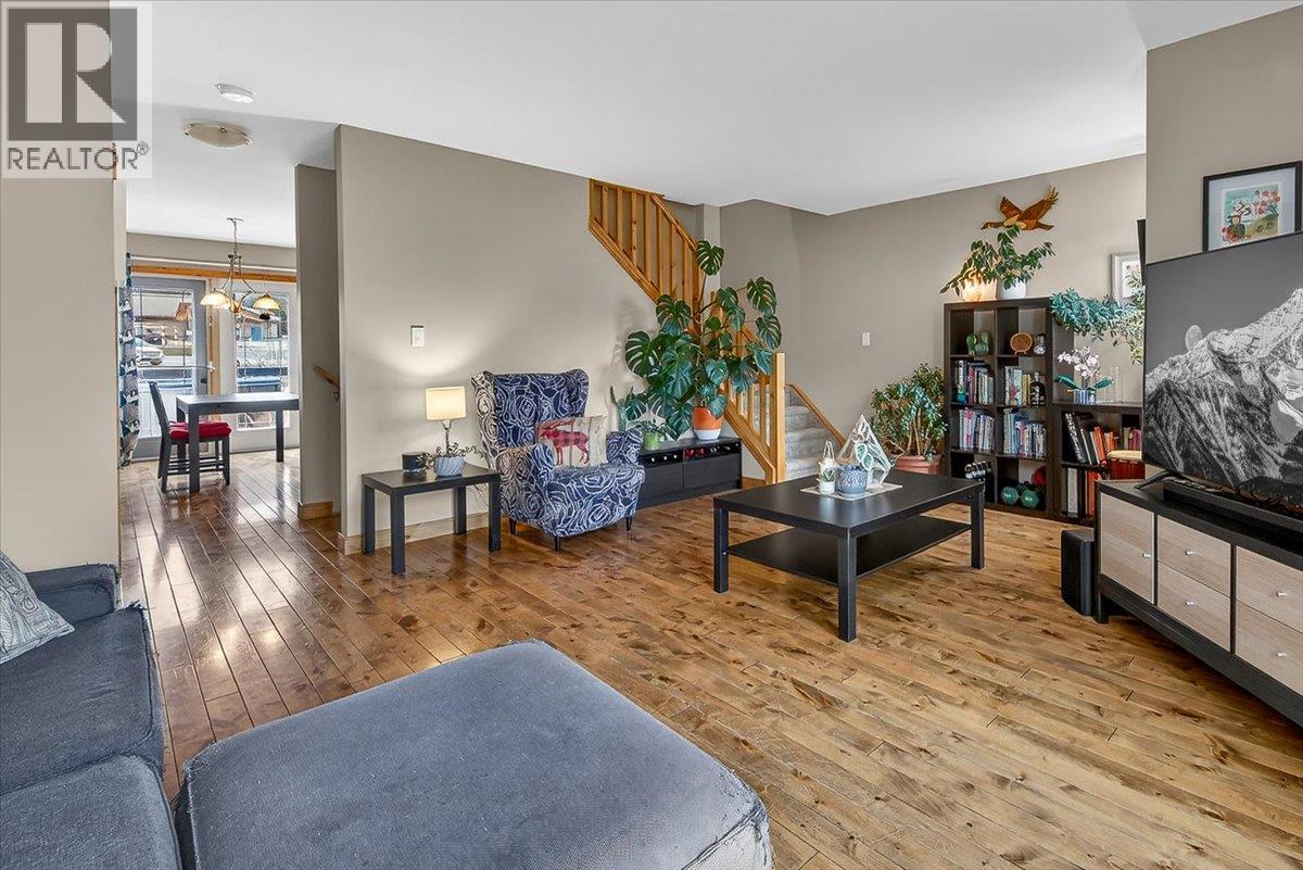  803 10th Avenue, Invermere