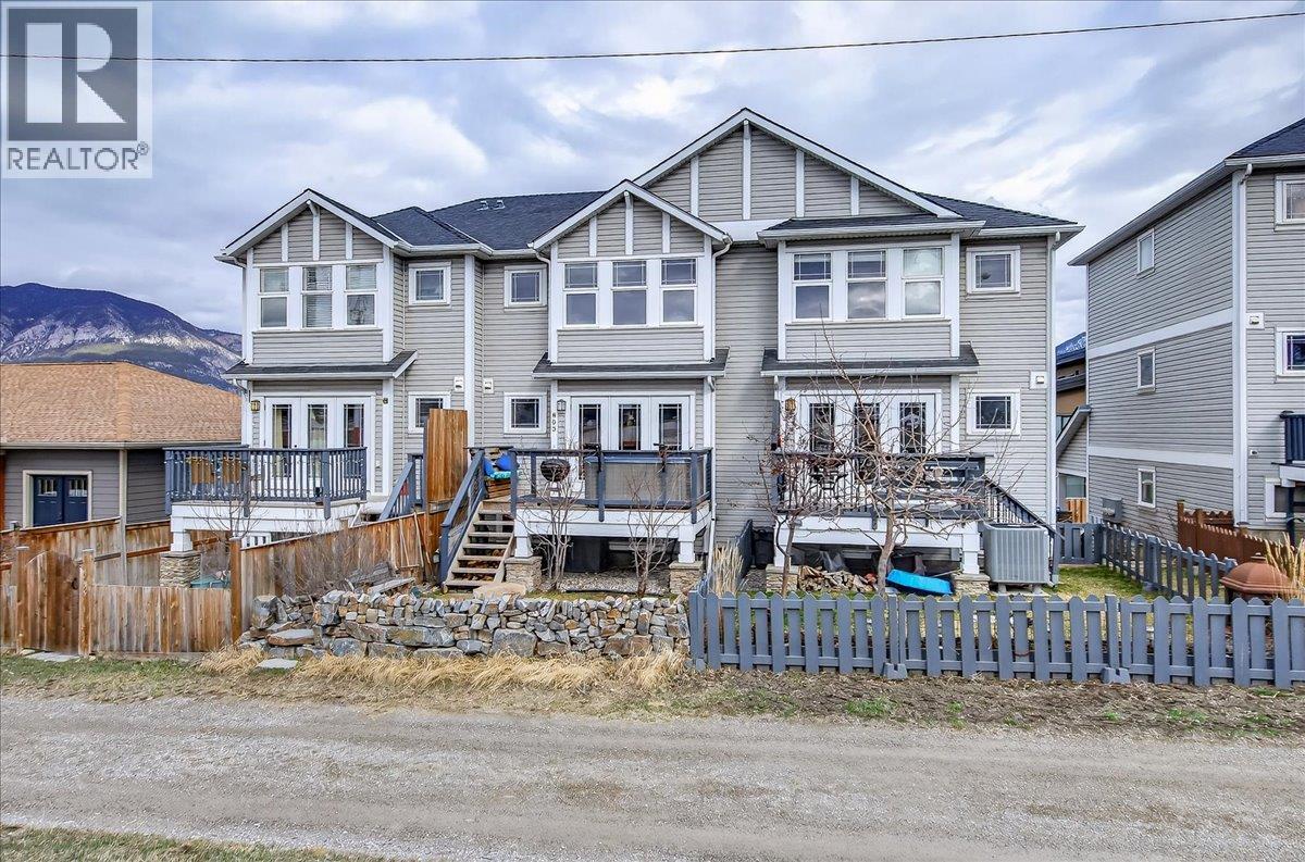  803 10th Avenue, Invermere