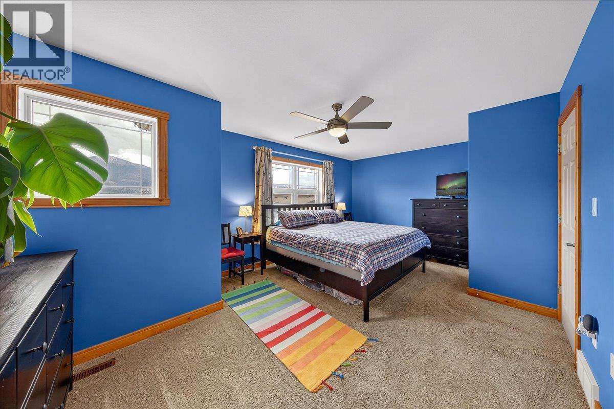  803 10th Avenue, Invermere