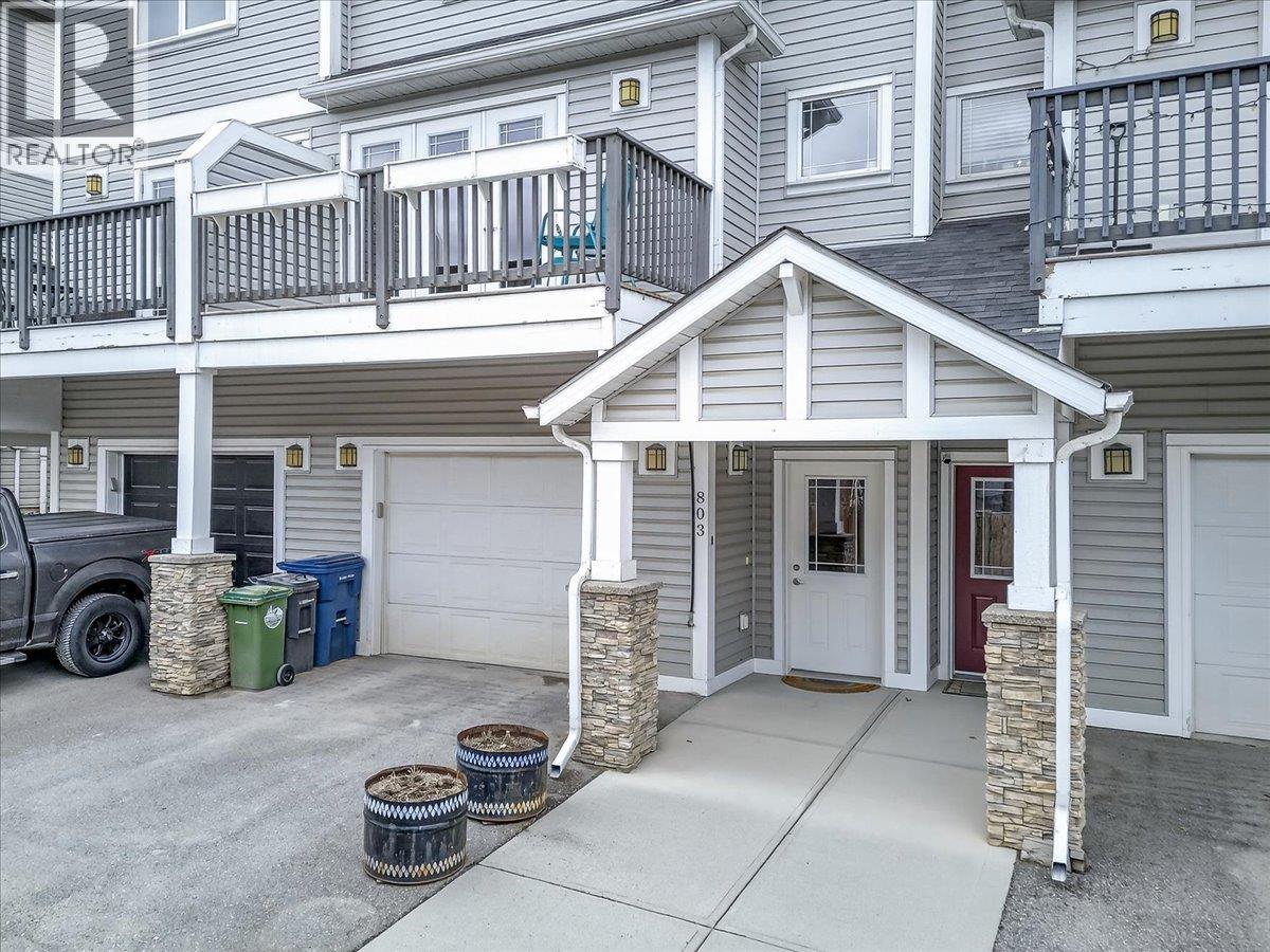  803 10th Avenue, Invermere