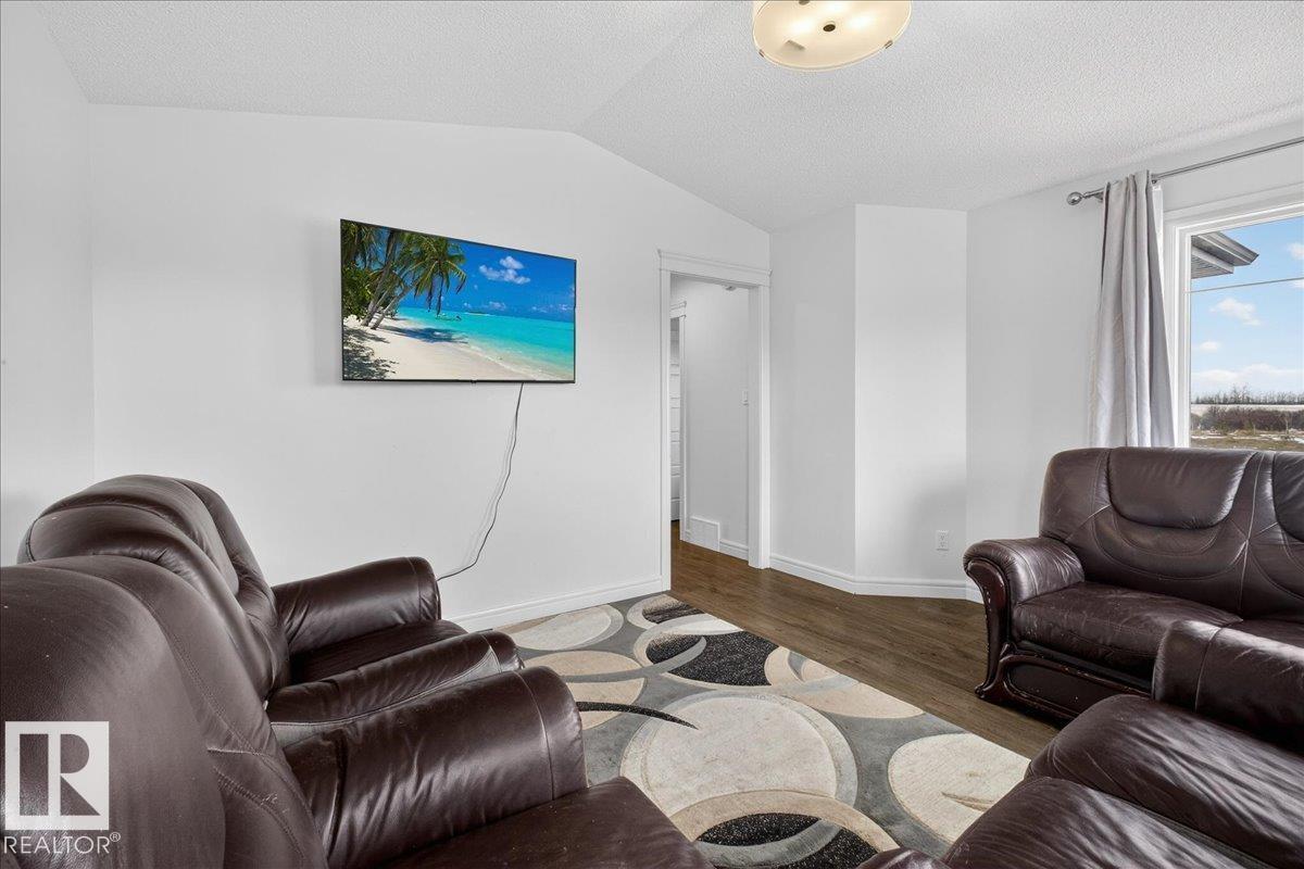 13072 211 ST NW, Edmonton