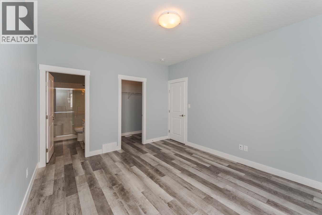 #402 2425 ROWE STREET - 9