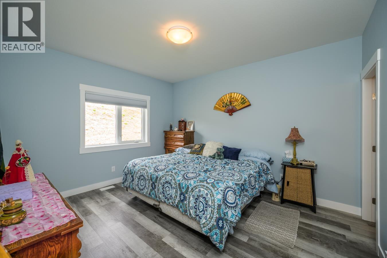 #402 2425 ROWE STREET - 24