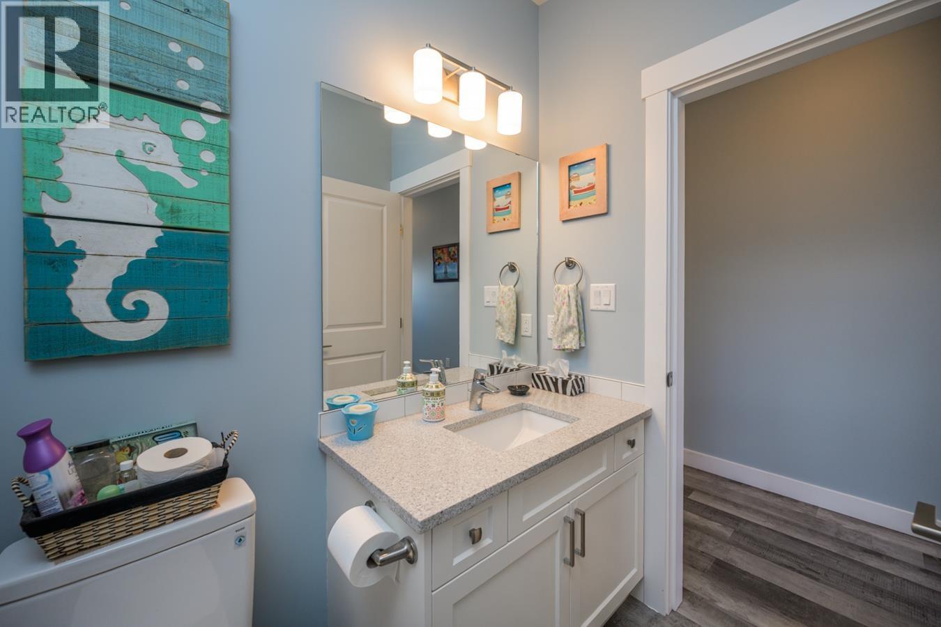 #402 2425 ROWE STREET - 32