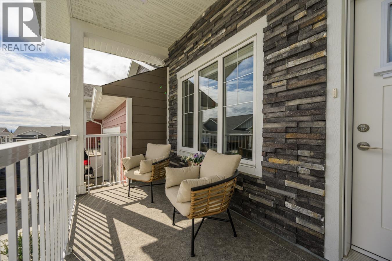 #402 2425 ROWE STREET - 35